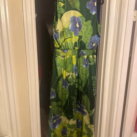 Dress - Picture 3 of 4